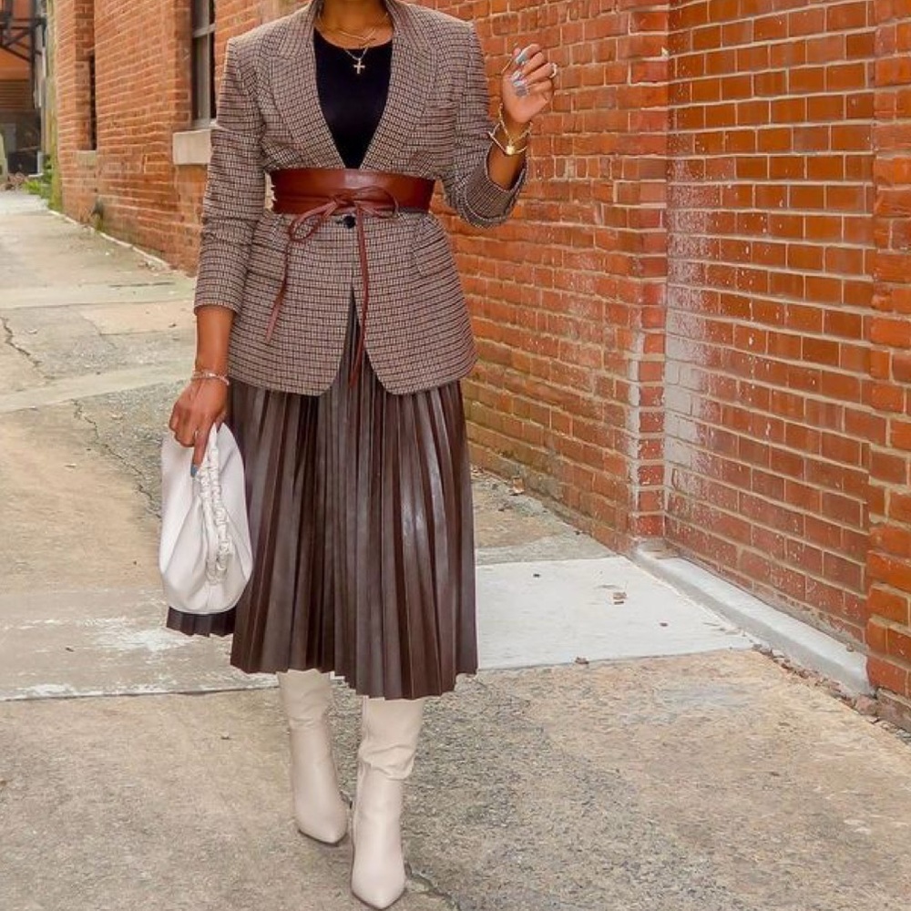 Lulus faux leather skirt in M.